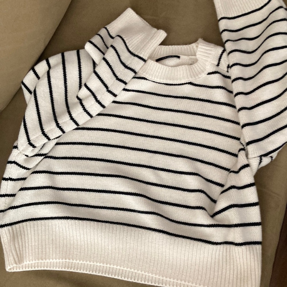 Women’s Tahari Cropped Sweater
